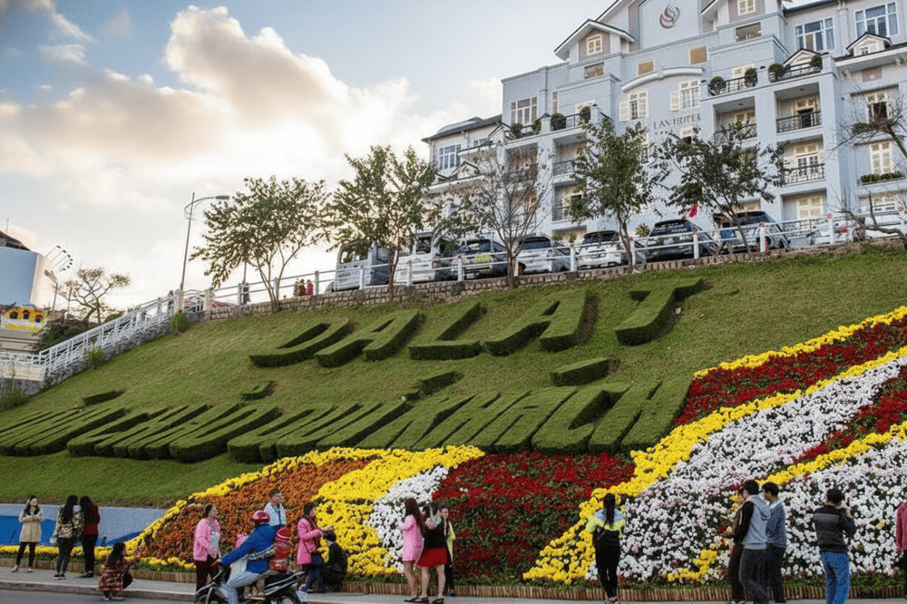 Quảng trường rực rỡ sắc hoa dịp Festival Hoa Đ&agrave; Lạt